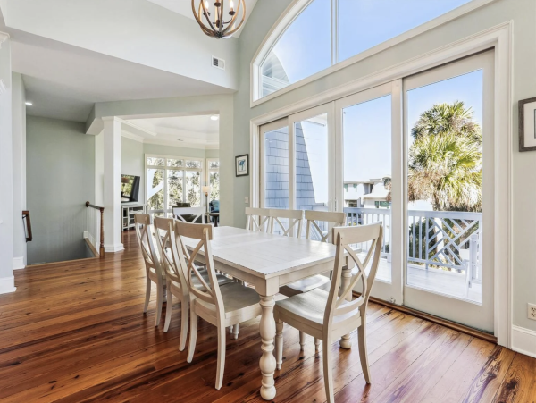 2nd Row Back From the Beach Pure luxury Home away from Home