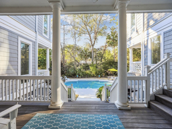 2nd Row Back From the Beach Pure luxury Home away from Home