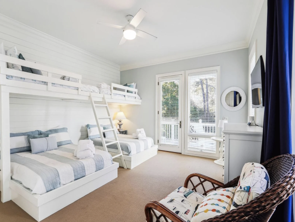 2nd Row Back From the Beach Pure luxury Home away from Home