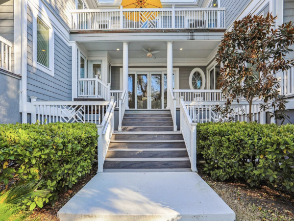 2nd Row Back From the Beach Pure luxury Home away from Home