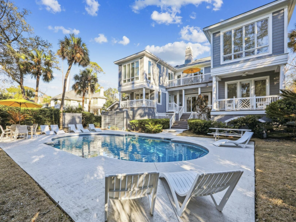 2nd Row Back From the Beach Pure luxury Home away from Home