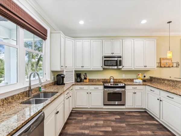 Charming Vacation Rental with a Pool & 4 Bedrooms in Hilton Head
