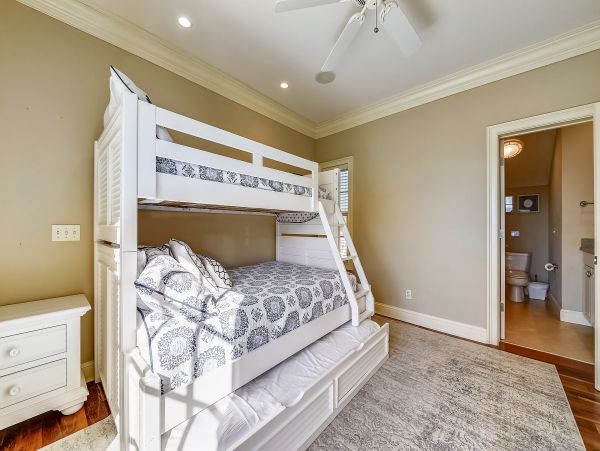 Partial Ocean View, 5 bedroom Rental