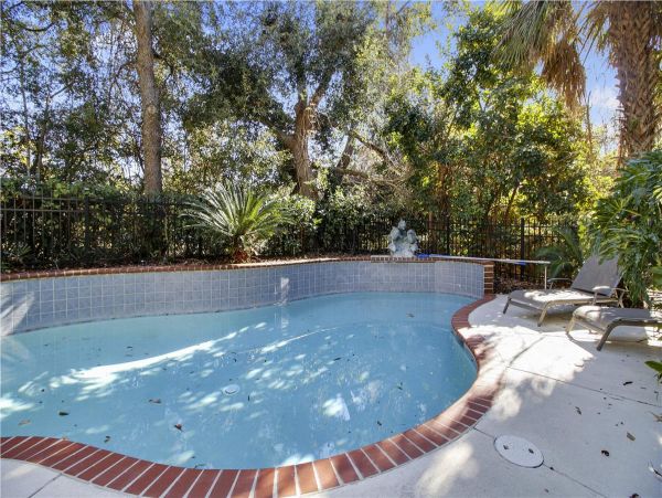Luxury Six Bedroom Four & a Half Bathroom Vacation Home
