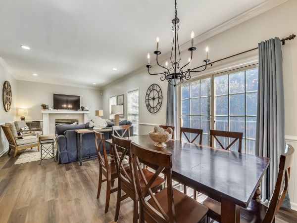Luxury Six Bedroom Four & a Half Bathroom Vacation Home