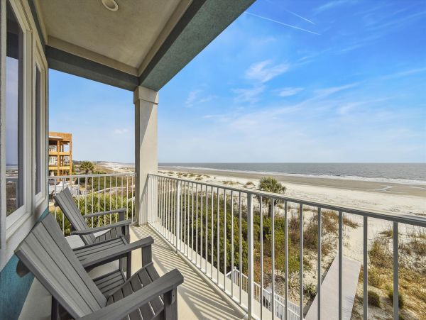 Direct Oceanfront Home with 360 degree Views of the Ocean in Hilton Head