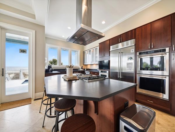 Direct Oceanfront Home with 360 degree Views of the Ocean in Hilton Head