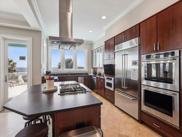 Direct Oceanfront Home with 360 degree Views of the Ocean in Hilton Head