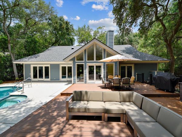 Hilton Head 3 Bedroom Home with Large Deck, Pool & Spa