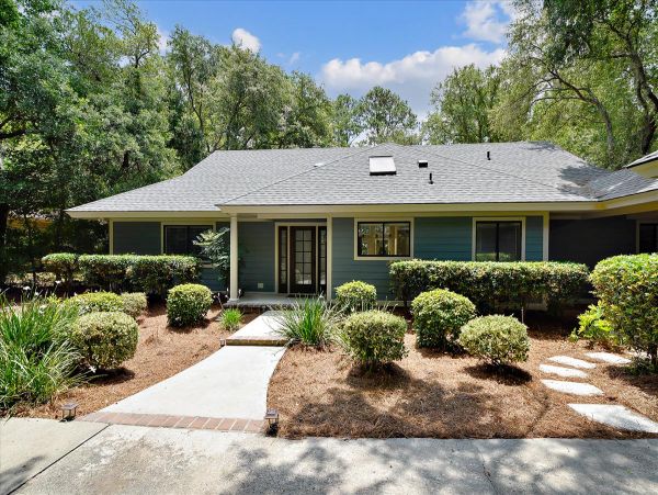 Hilton Head 3 Bedroom Home with Large Deck, Pool & Spa