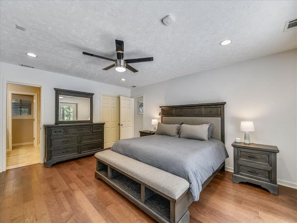 Hilton Head 3 Bedroom Home with Large Deck, Pool & Spa