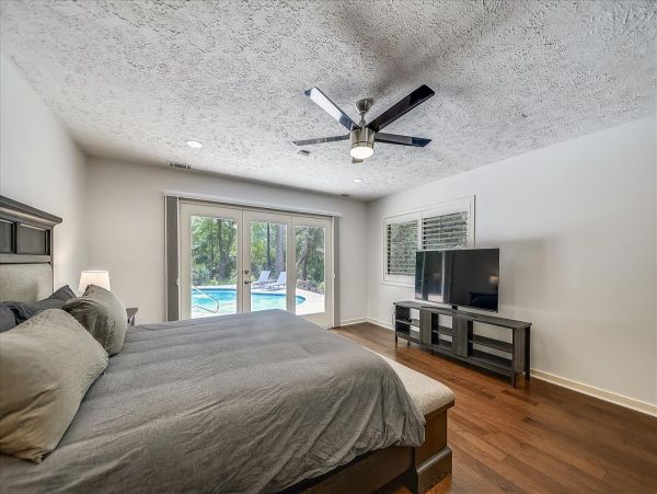 Hilton Head 3 Bedroom Home with Large Deck, Pool & Spa