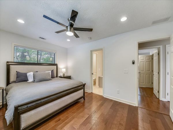 Hilton Head 3 Bedroom Home with Large Deck, Pool & Spa