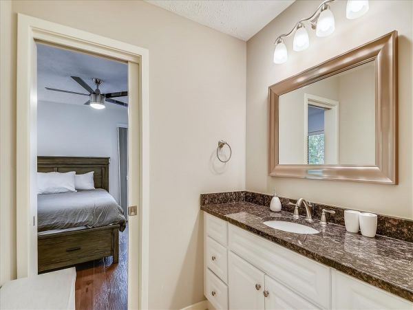 Hilton Head 3 Bedroom Home with Large Deck, Pool & Spa