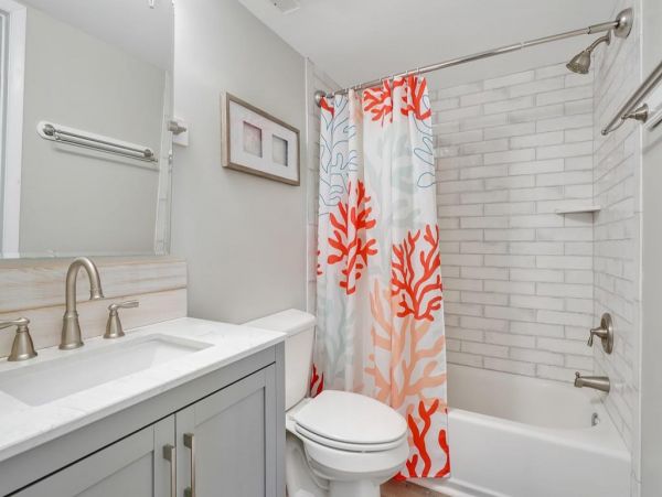 Carolina Beach Vacation Condo Three bedroom On Beach