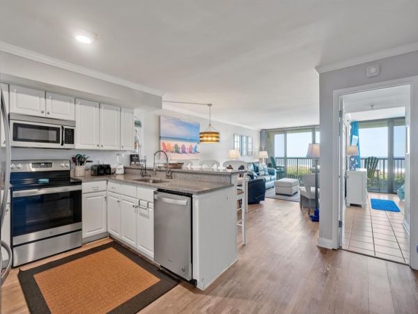 Carolina Beach Vacation Condo Three bedroom On Beach