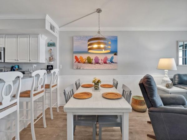 Carolina Beach Vacation Condo Three bedroom On Beach