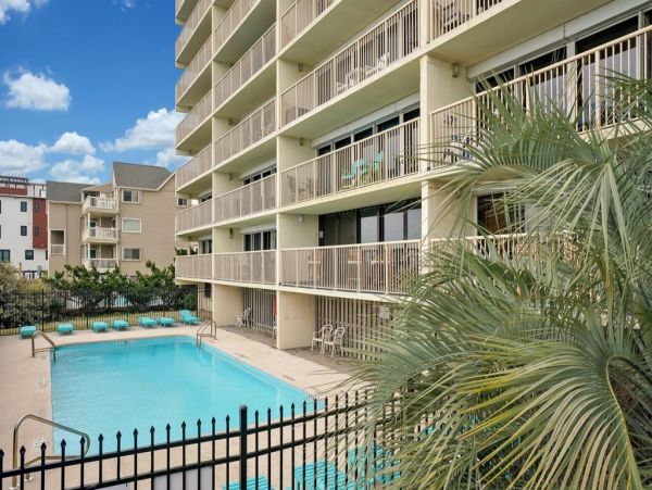Carolina Beach Vacation Condo Three bedroom On Beach