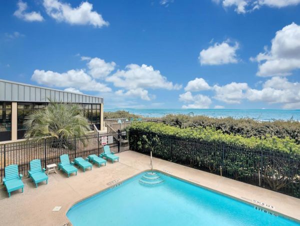Carolina Beach Vacation Condo Three bedroom On Beach