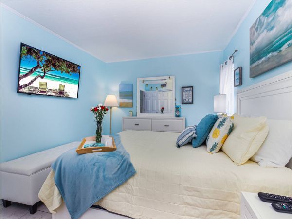 6 min Walk to Beach Siesta Key Vacation Condo One Bedroom