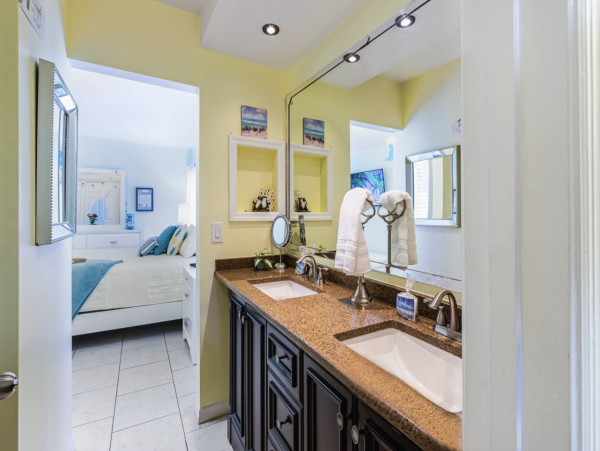 6 min Walk to Beach Siesta Key Vacation Condo One Bedroom