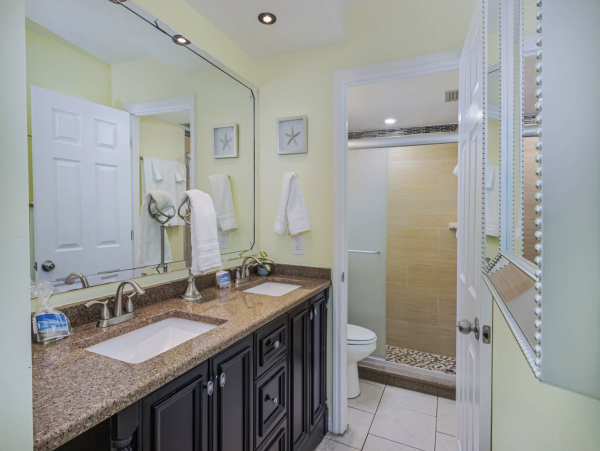6 min Walk to Beach Siesta Key Vacation Condo One Bedroom