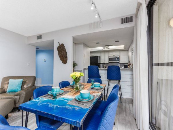 Siesta Key Beachside Peek at the beach Condo