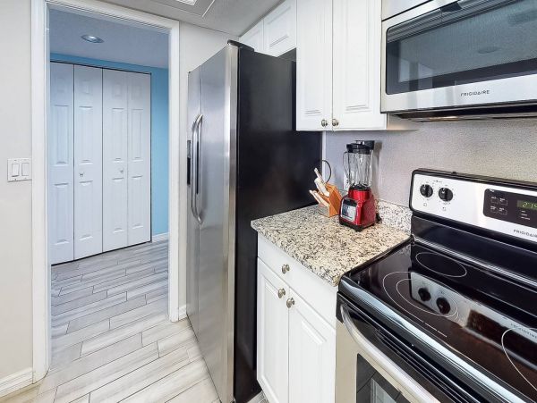Siesta Key Beachside Peek at the beach Condo