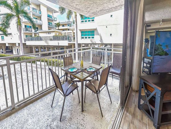 Siesta Key Beachside Peek at the beach Condo