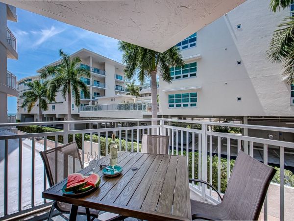 Siesta Key Beachside Peek at the beach Condo