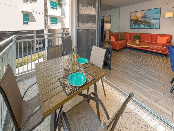 Siesta Key Beachside Peek at the beach Condo