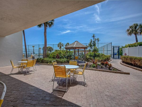 Siesta Key Beachside Peek at the beach Condo