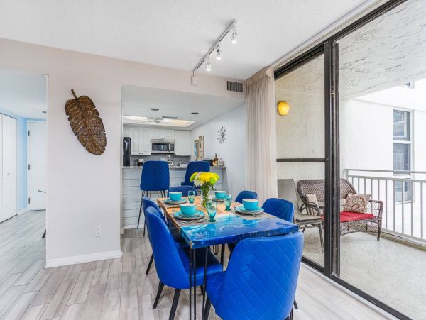 Siesta Key Beachside Peek at the beach Condo