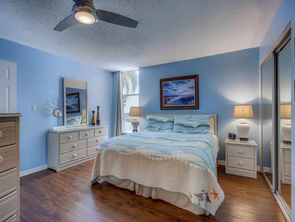 Siesta Key Beachside Peek at the beach Condo