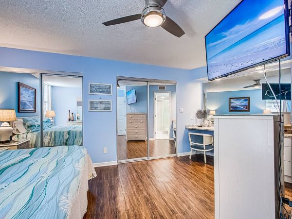Siesta Key Beachside Peek at the beach Condo