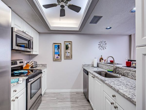 Siesta Key Beachside Peek at the beach Condo