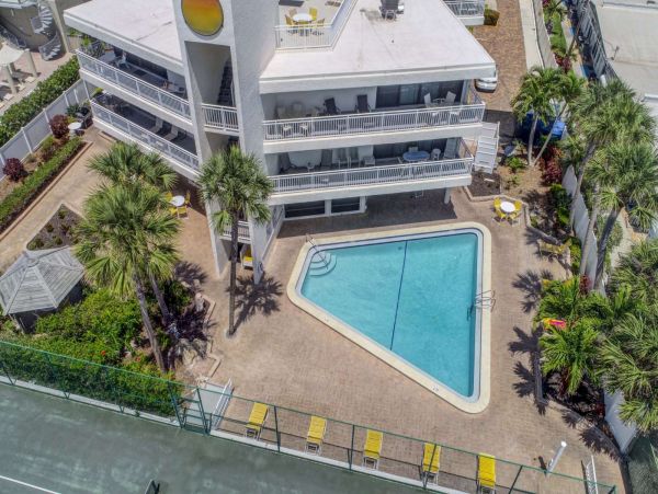 Siesta Key Beachside Peek at the beach Condo