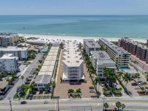 Siesta Key Beachside Peek at the beach Condo