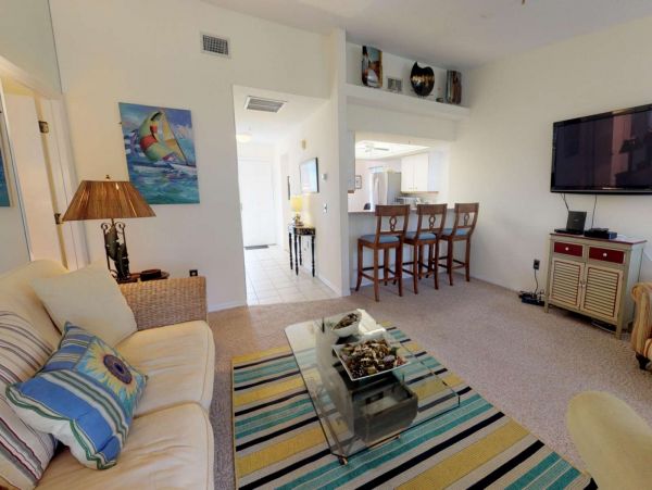 Siesta Key Condo Pool/ Walk to Beach Amenities.