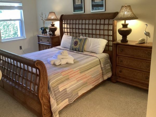Siesta Key Condo Pool/ Walk to Beach Amenities.