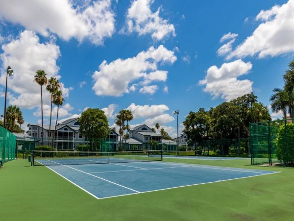 Siesta Key Condo Pool/ Walk to Beach Amenities.