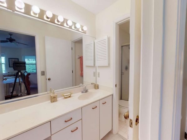 Siesta Key Condo Pool/ Walk to Beach Amenities.
