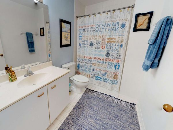 Siesta Key Condo Pool/ Walk to Beach Amenities.