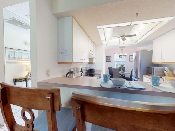 Siesta Key Condo Pool/ Walk to Beach Amenities.