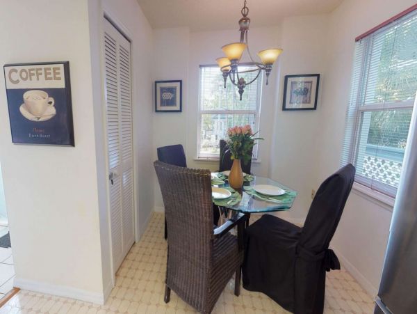Siesta Key Condo Pool/ Walk to Beach Amenities.