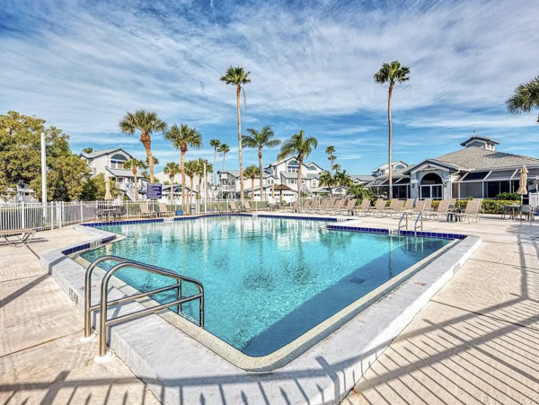 Siesta Key Condo Pool/ Walk to Beach Amenities.