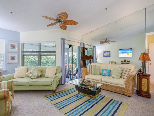 Siesta Key Condo Pool/ Walk to Beach Amenities.