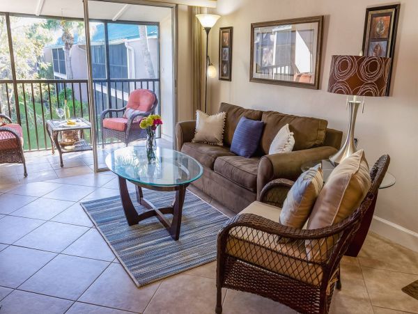 1 Bedroom Condo Pet friendly 8 min walk to the beach