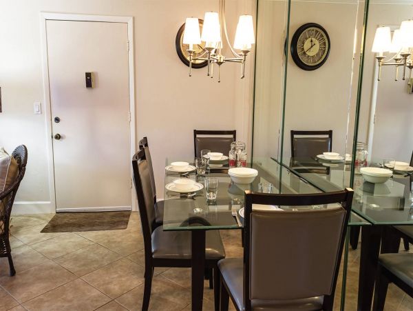 1 Bedroom Condo Pet friendly 8 min walk to the beach
