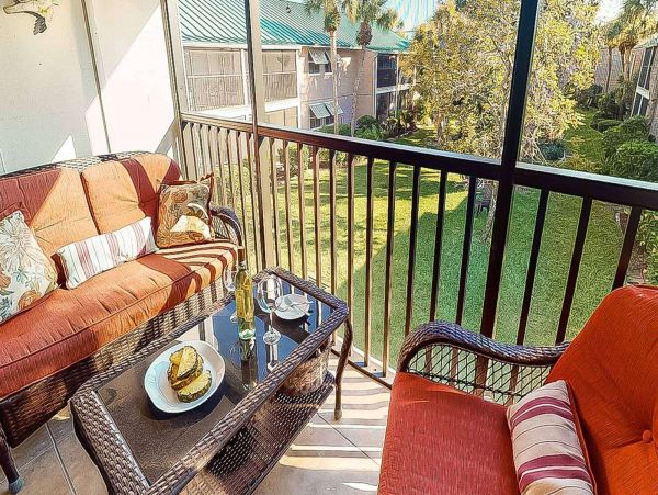 1 Bedroom Condo Pet friendly 8 min walk to the beach